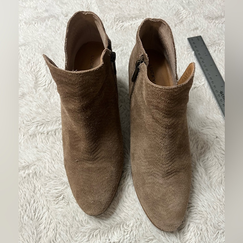 Lucky Brand Pickla Ankle Boots Taupe Suede Zip Up Booties Shoes Womens Size 9.5M - Picture 10 of 10